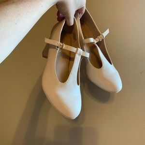 Peach/cream Closed Toe Heel